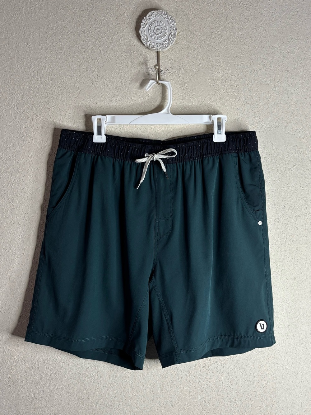 Vuori Kore Short Lined 7" dark teal V302 size XXL